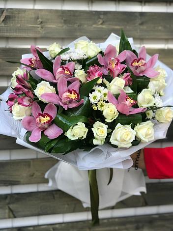 Букет цветов из: Розы и Хризантемы в Любохне