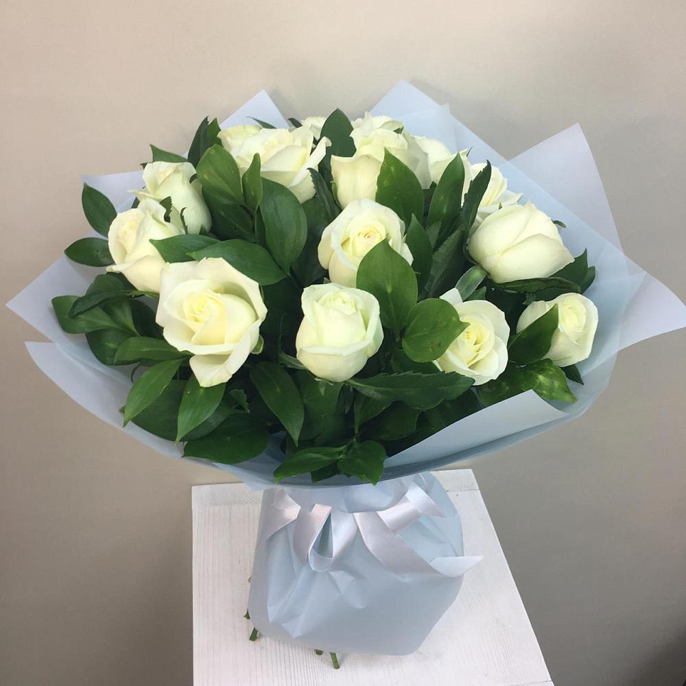 Букет 15 Белых роз Проуд в Любохне