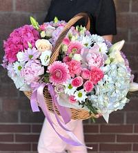 Композиция солнечный день в Любохне Цветочная композиция из Розы, Хризантемы, Пионы и Лизиантусы в корзине в Любохне