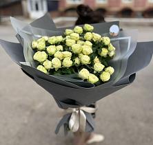 Букет Белые кустовые розы Солинеро в Любохне