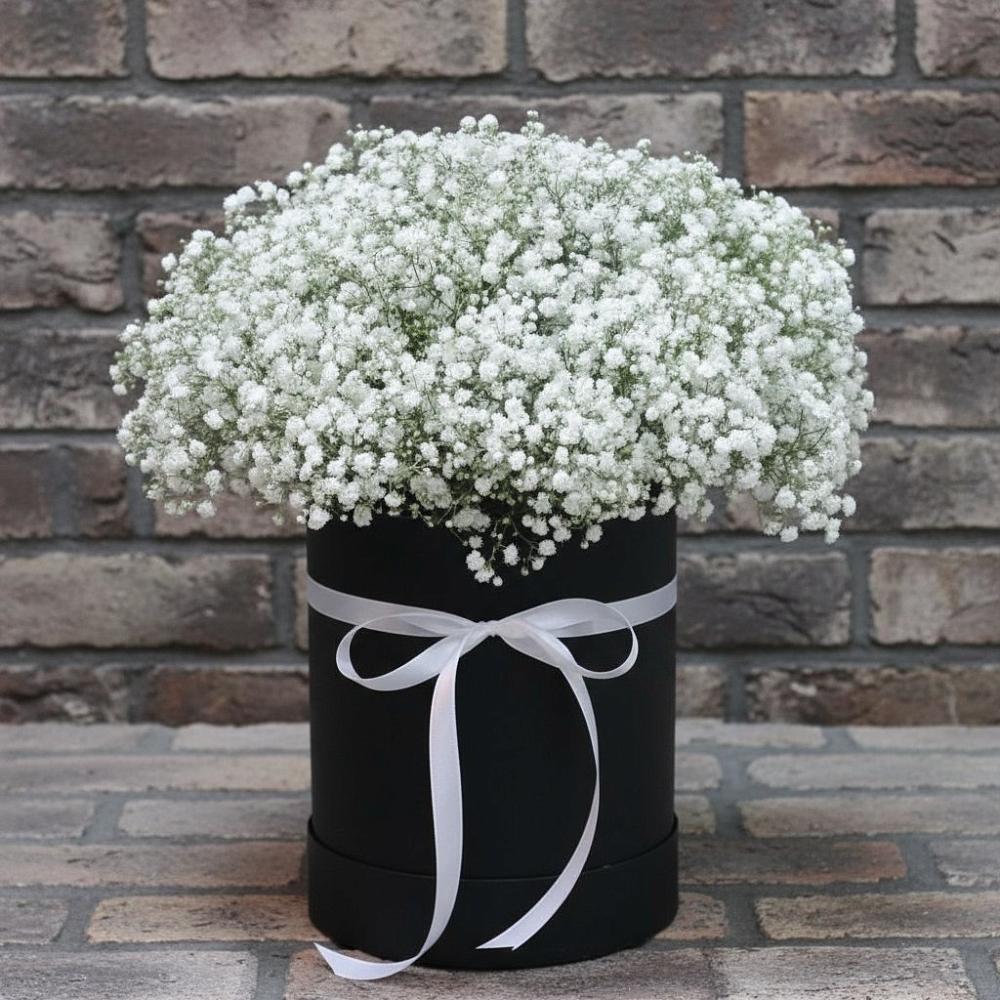 Цветочная композиция из Гипсофила в шляпной коробке в Любохне