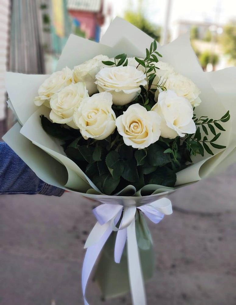 Букет Белые розы Проуд в Любохне