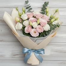 Букет цветов из:  Лизиантусы в Любохне