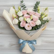 Букет цветов из:  Лизиантусы в Любохне