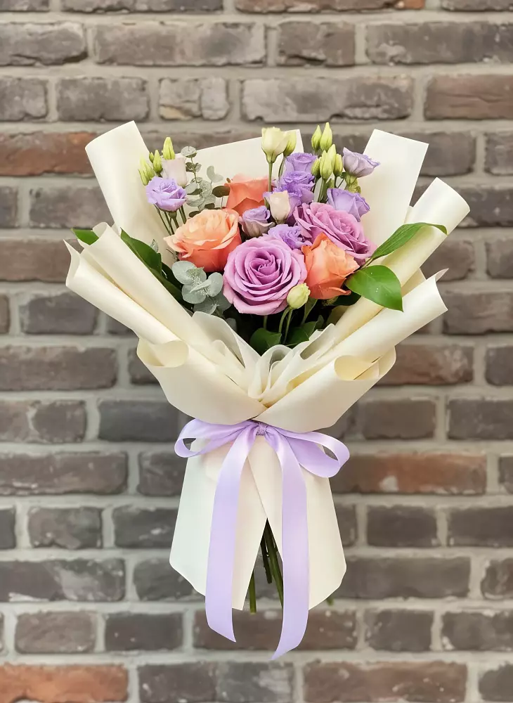 Букет цветов из: Лизиантусы и Розы в Любохне