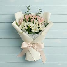 Букет цветов из:  Альстромерии #REPLACE_PRED# Любохне