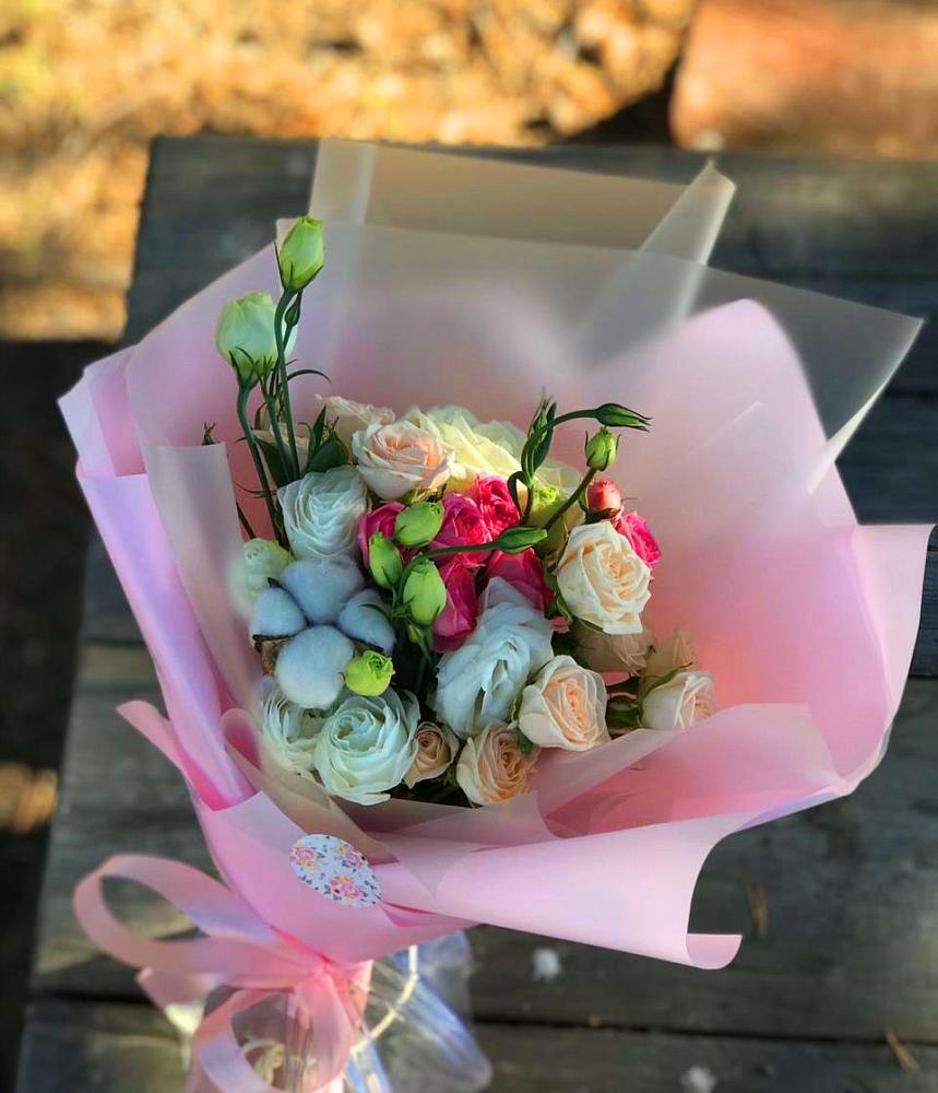 Букет цветов из: Розы и Лизиантусы в Любохне