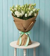 Букет цветов из:  Лизиантусы в Любохне