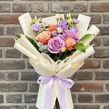 Букет цветов из:  Лизиантусы и Розы в Любохне