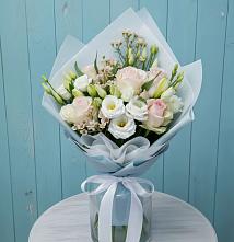 Букет цветов из:  Розы и Лизиантусы в Любохне