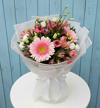 Букет цветов из:  Герберы, Альстромерии и Лизиантусы #REPLACE_PRED# Любохне