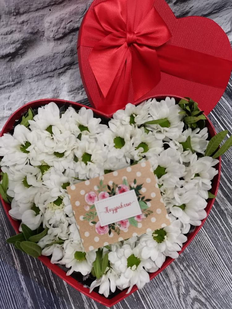 Цветочная композиция из Хризантемы в виде сердца в Любохне