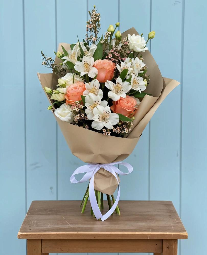 Букет цветов из: Альстромерии, Лизиантусы, Розы и Хризантемы в Любохне