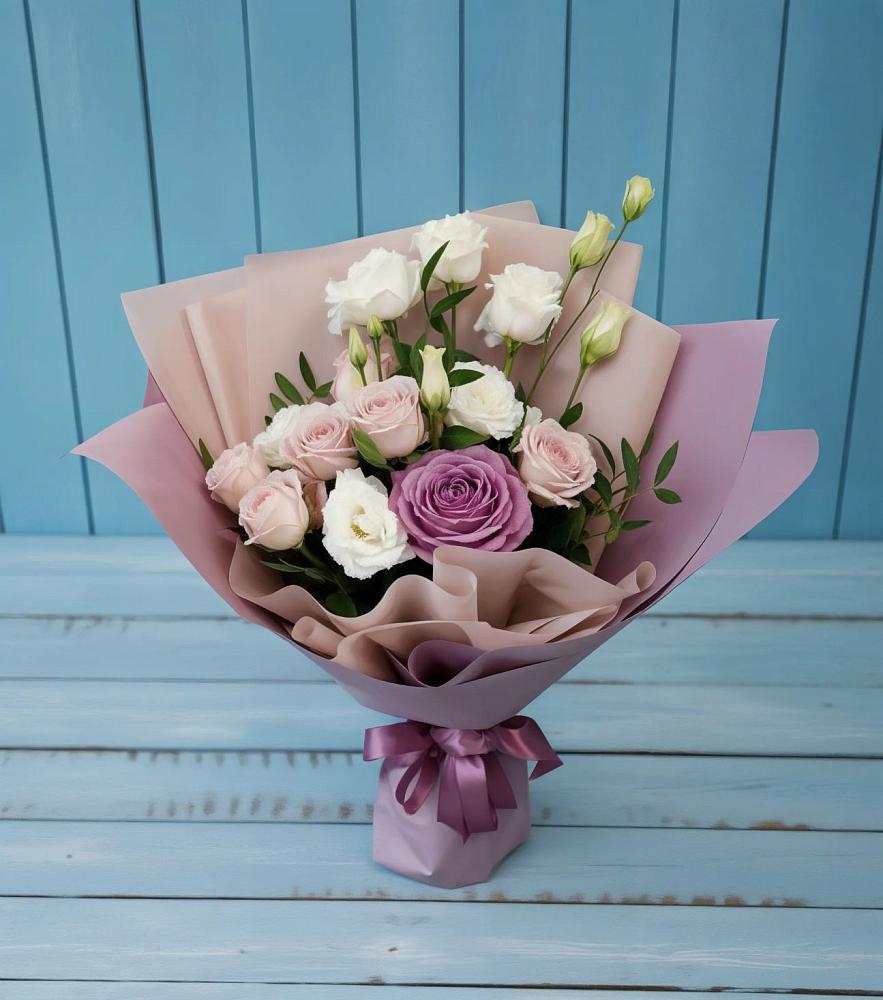 Букет цветов из: Розы и Лизиантусы в Любохне